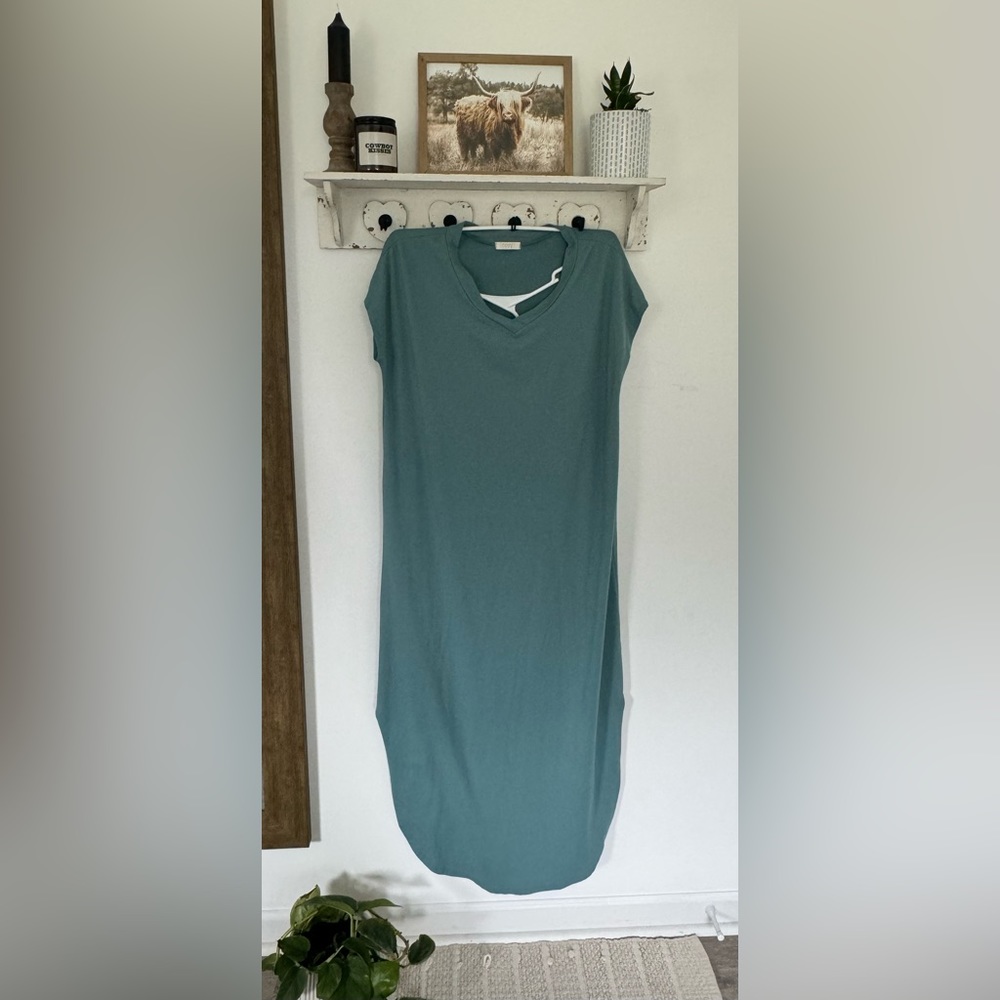Ankle length dress with scoop bottom